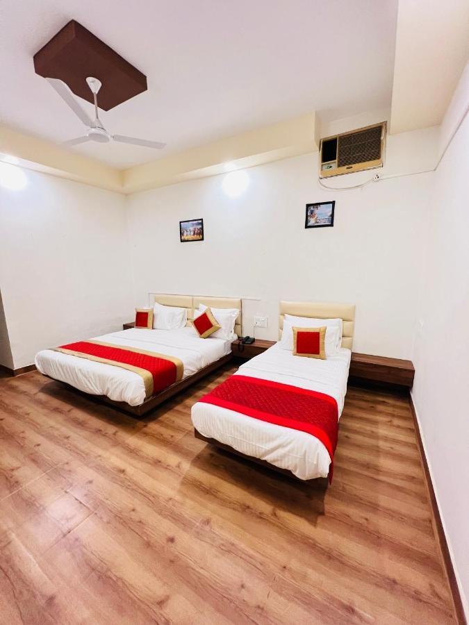Leela Bizotel Junagadh Bagian luar foto
